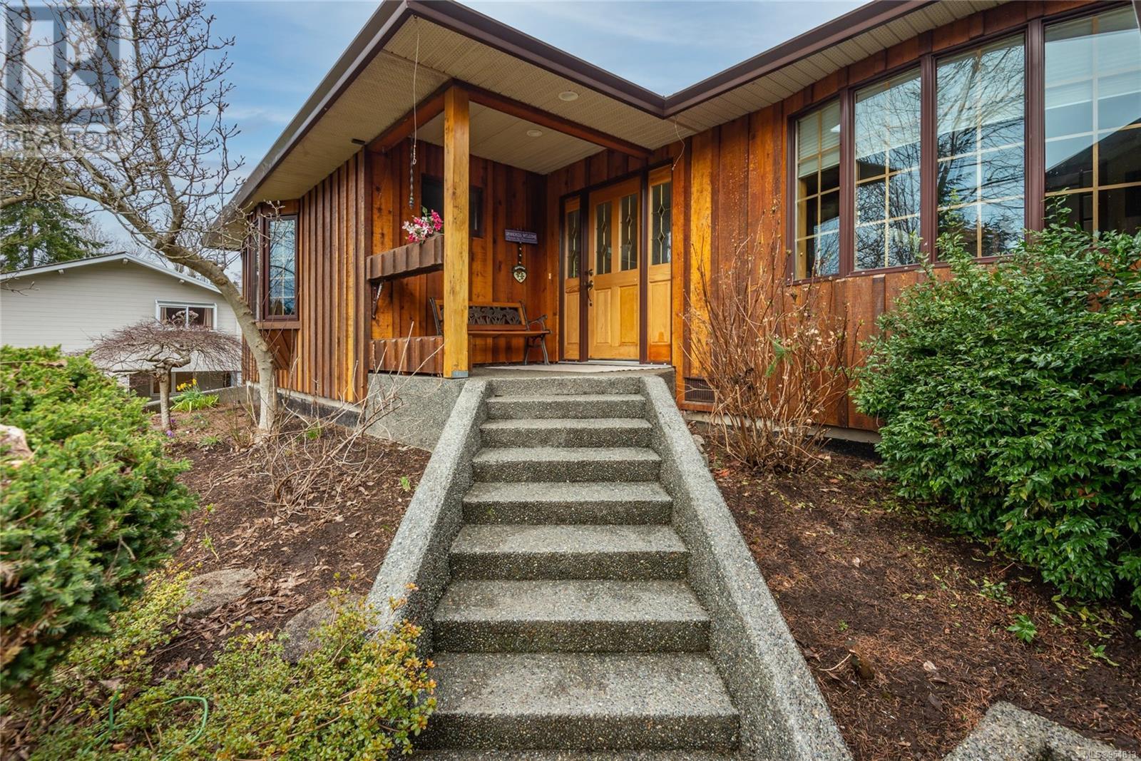 3882 Wavecrest Rd, campbell river, British Columbia