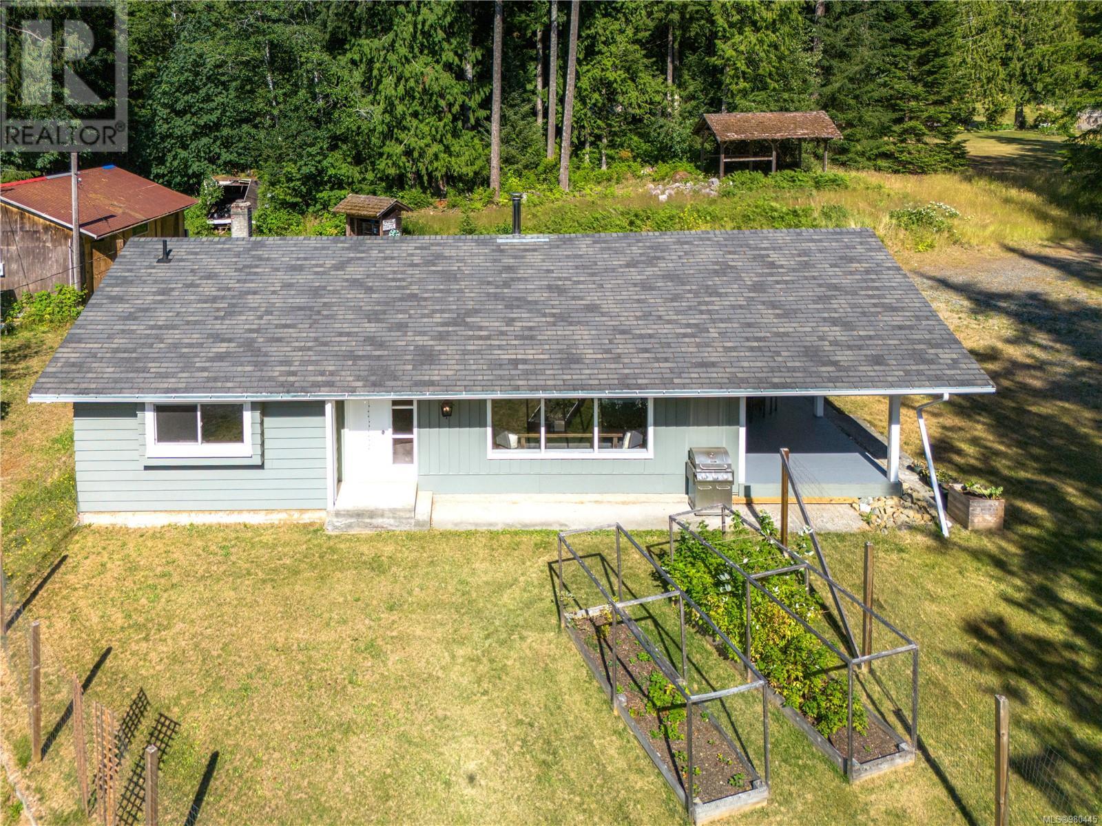 1016 Sayward Rd, Sayward, British Columbia  V9W 7Y8 - Photo 2 - 980445